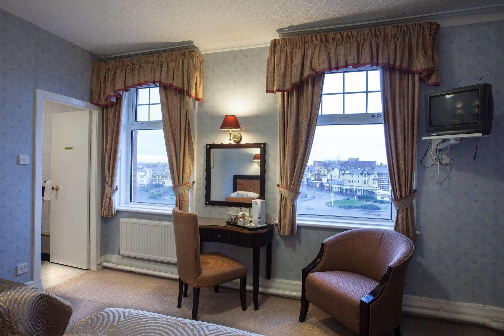 The Savoy Hotel (Adults Only) Blackpool Dış mekan fotoğraf